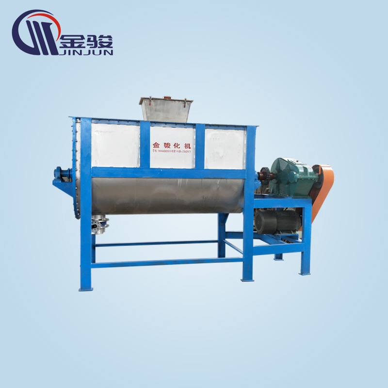 Dry powder mixer
